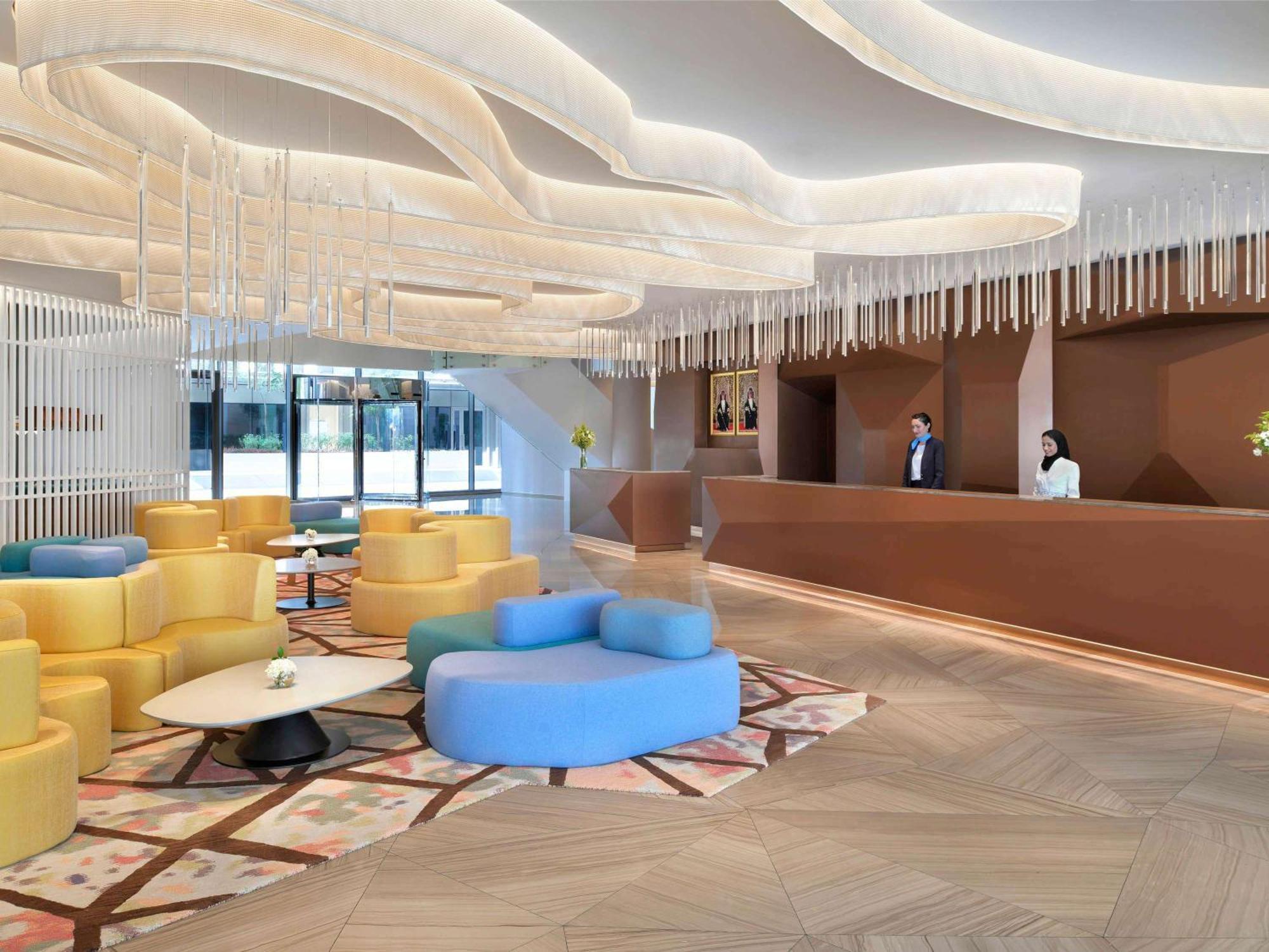 Moevenpick Hotel & Apartments Ghala Muscat Exteriör bild Lobby