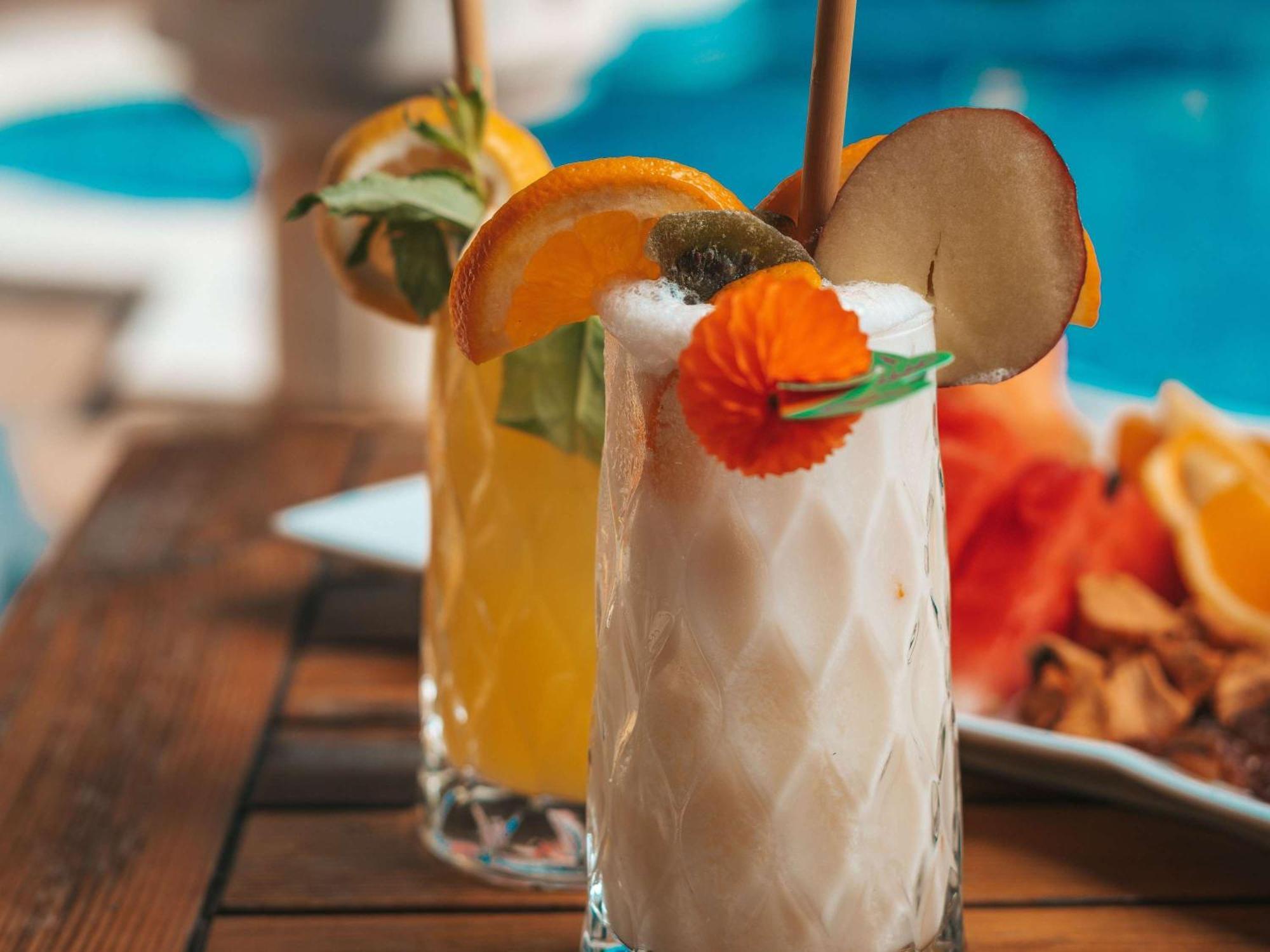 Moevenpick Hotel & Apartments Ghala Muscat Exteriör bild A coconut margarita