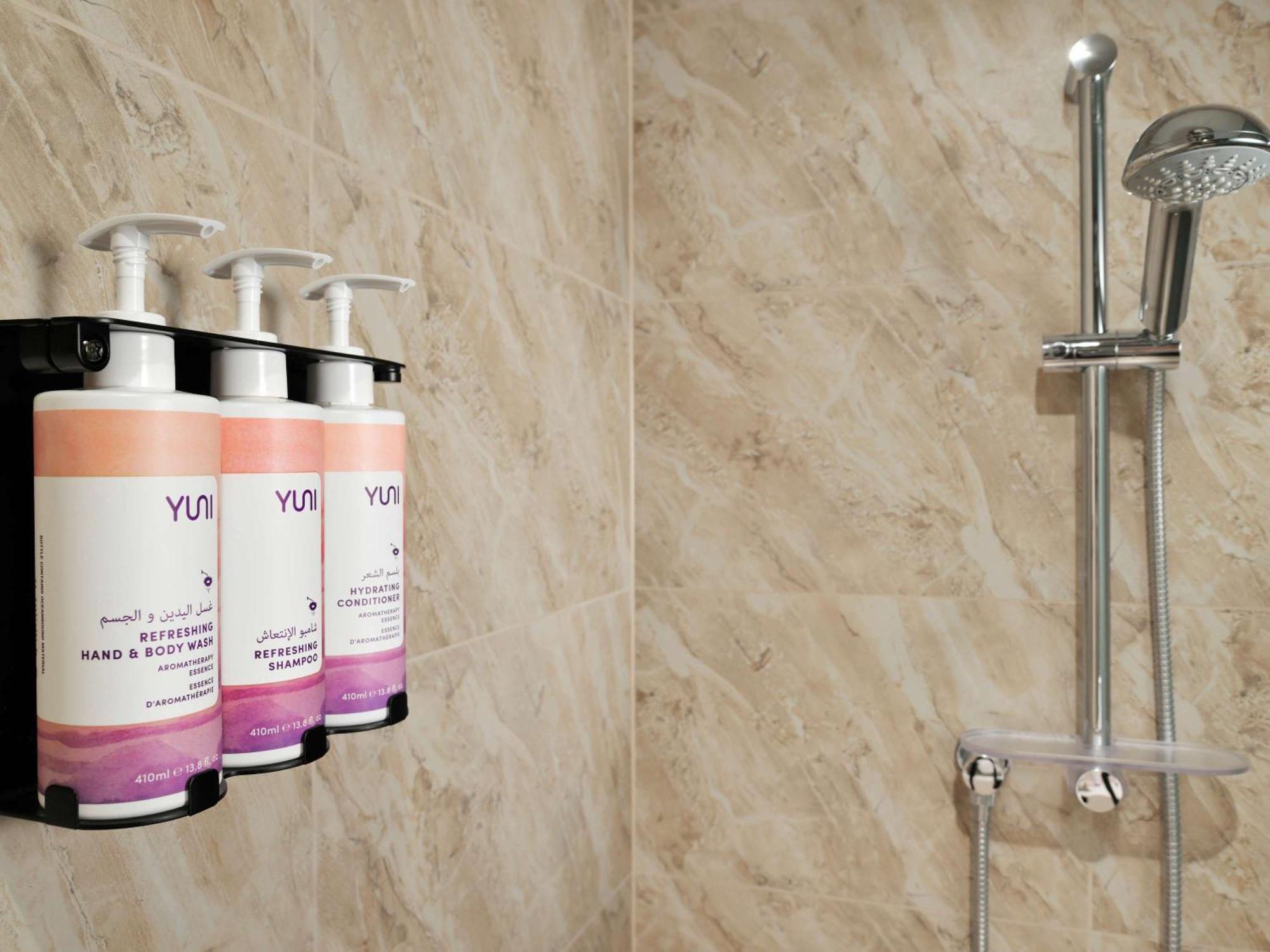 Moevenpick Hotel & Apartments Ghala Muscat Exteriör bild Shower gel