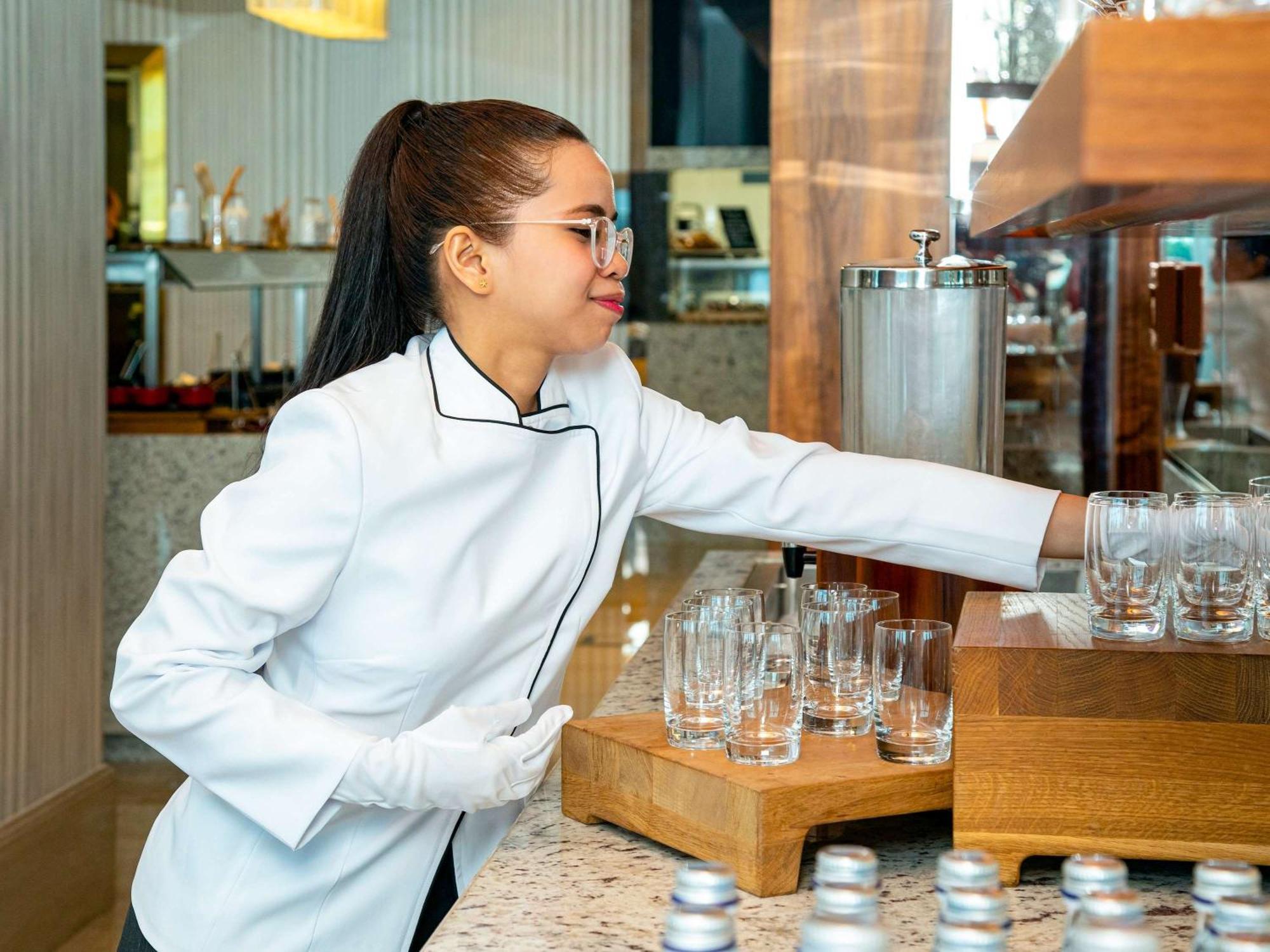 Moevenpick Hotel & Apartments Ghala Muscat Exteriör bild A barista at work
