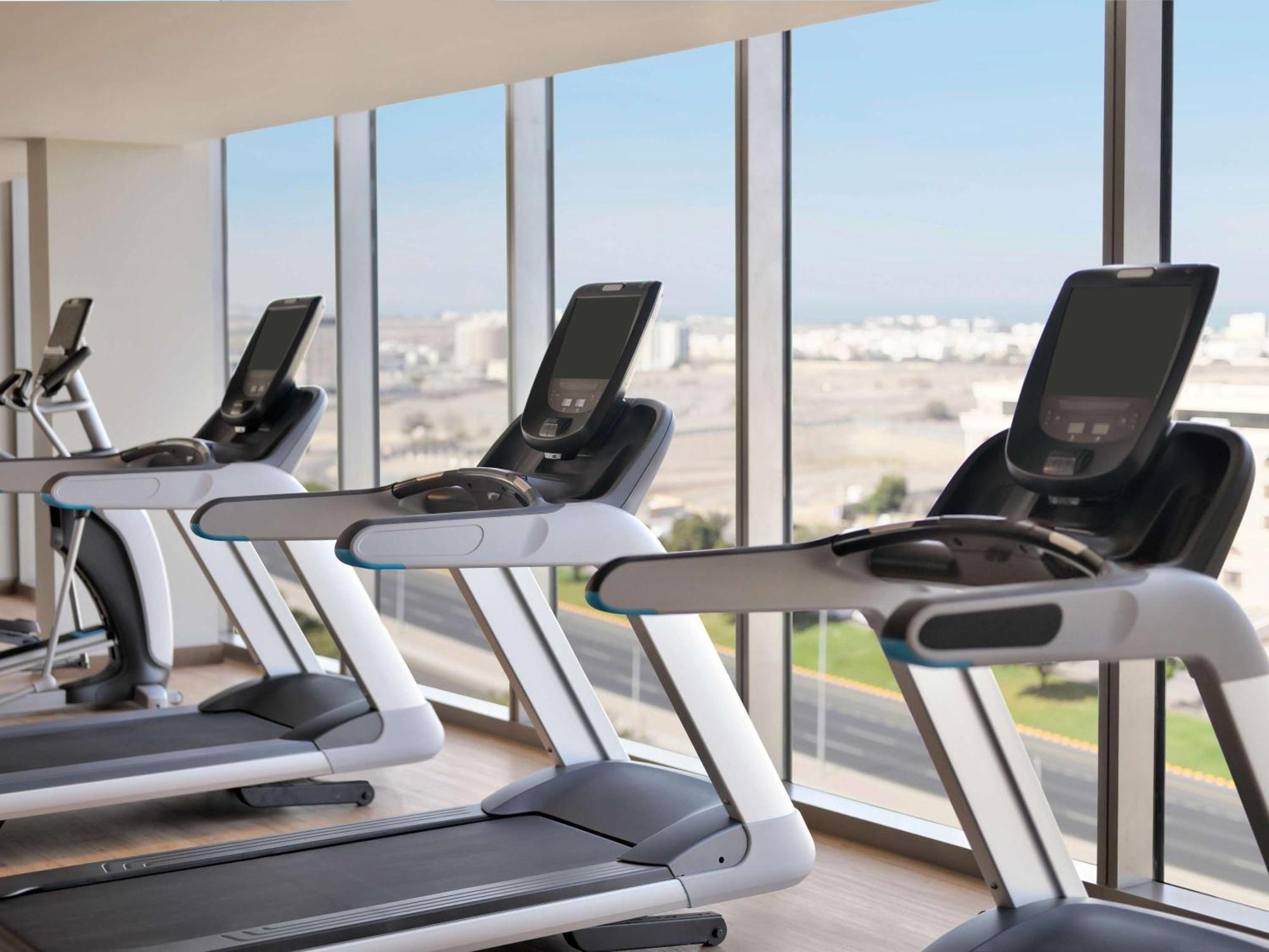 Moevenpick Hotel & Apartments Ghala Muscat Exteriör bild The gym at the hotel