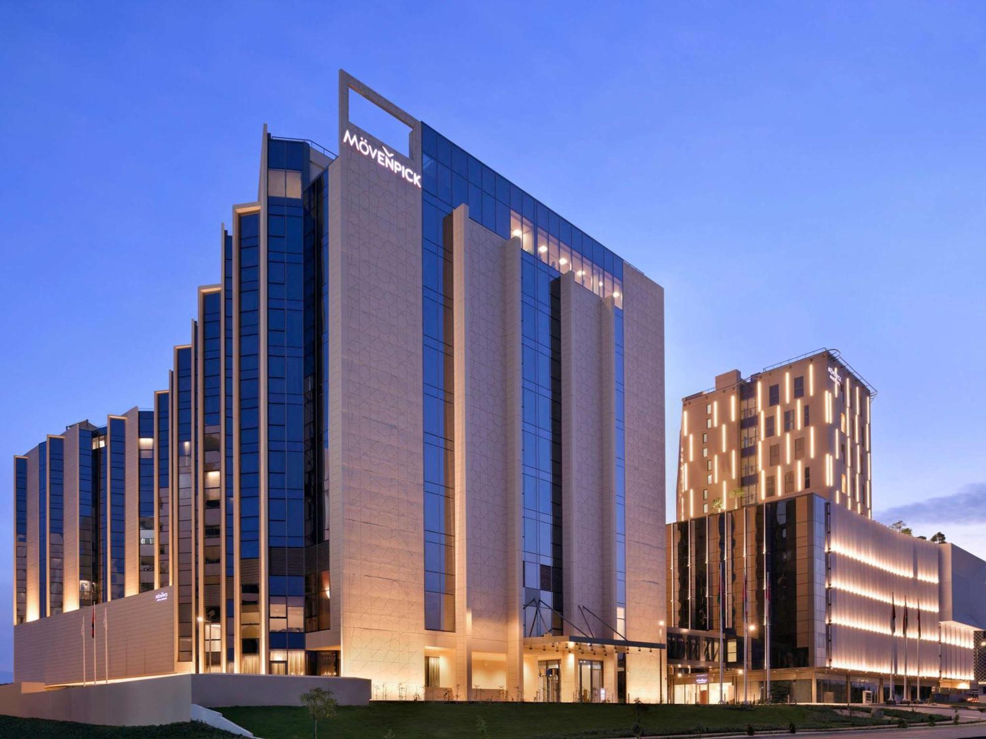 Moevenpick Hotel & Apartments Ghala Muscat Exteriör bild The hotel at night